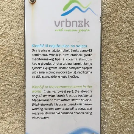 Vakantiehuis Romantic Stone House In Historic Center Of Vrbnik (Primorje-Gorski Kotar)