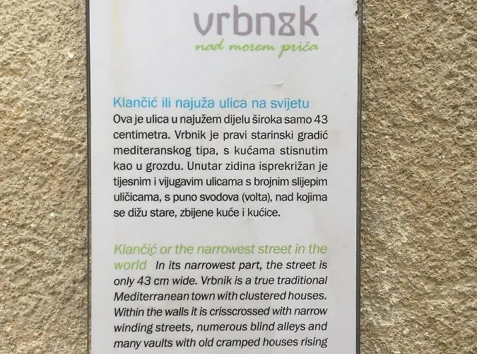 Dom wakacyjny Romantic Stone House In Historic Center Of Vrbnik (Primorje-Gorski Kotar)